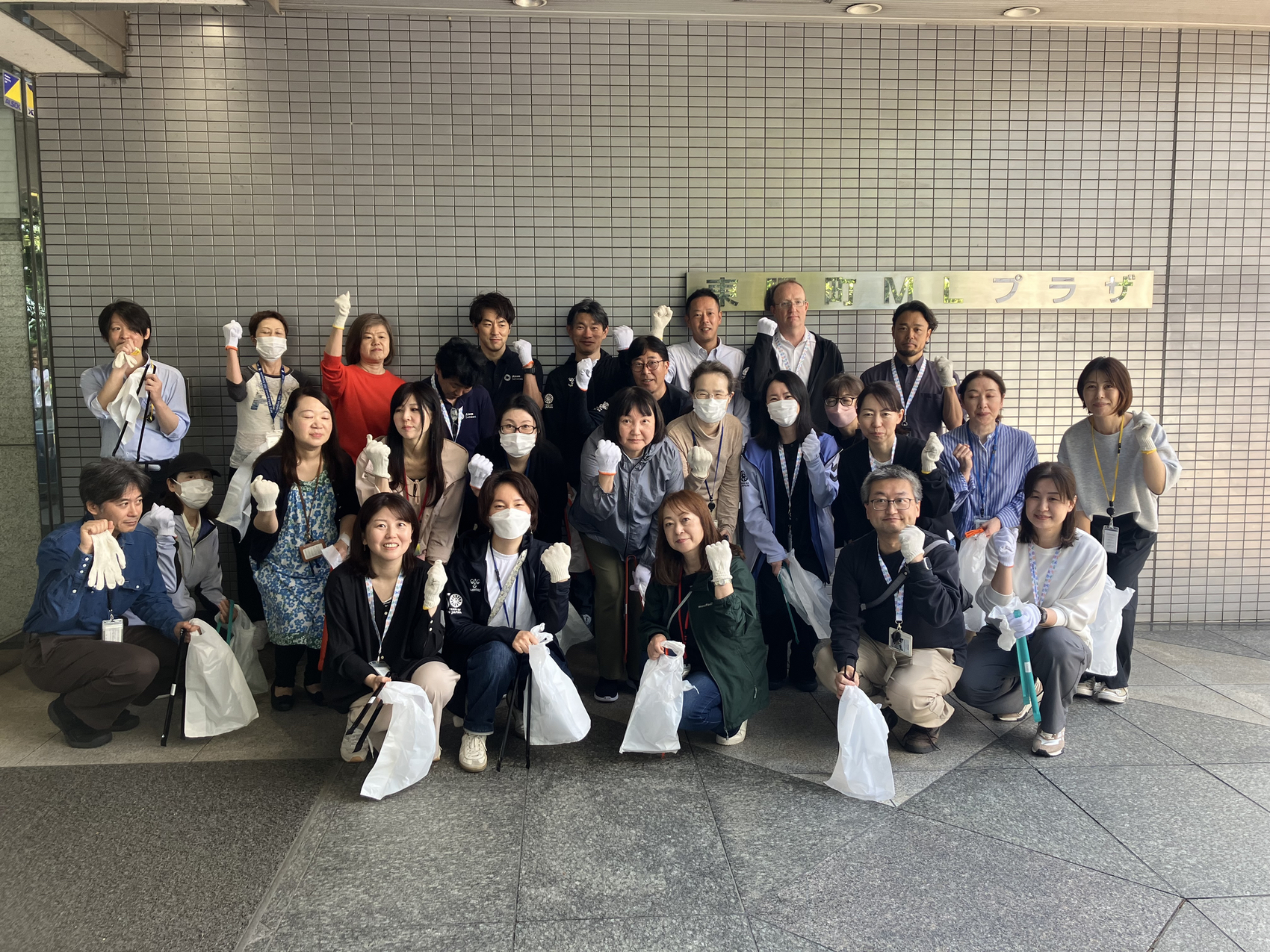  アルコン社員の集合写真