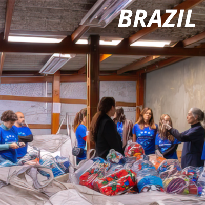 Image of Alcon volunteers in blue Alcon t-shirts in Brazil